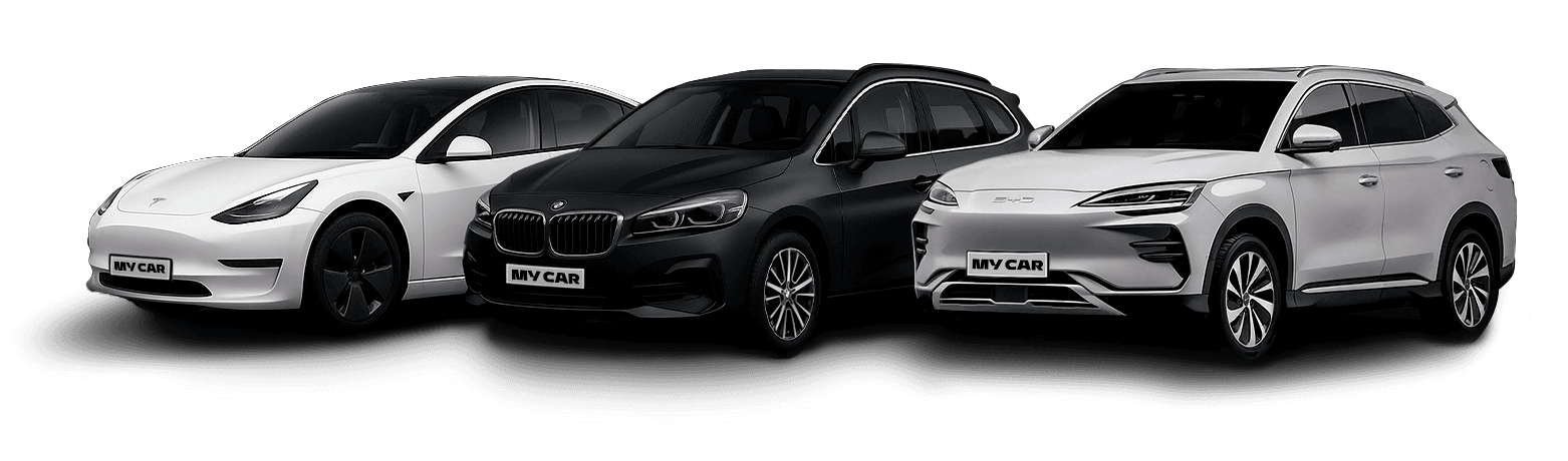 Щаслива родина біля власного авто